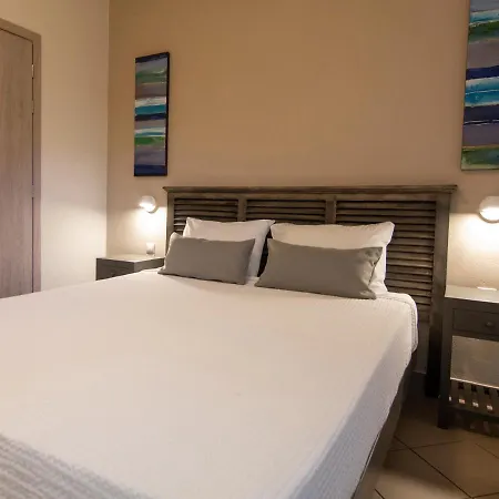 Fiscardostudios * フィスカルドン